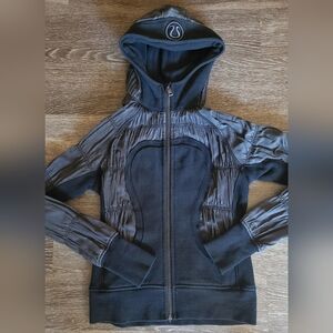 Lululemon Special Edition Scuba Hoodie Jacket Size 8 Black Tencel